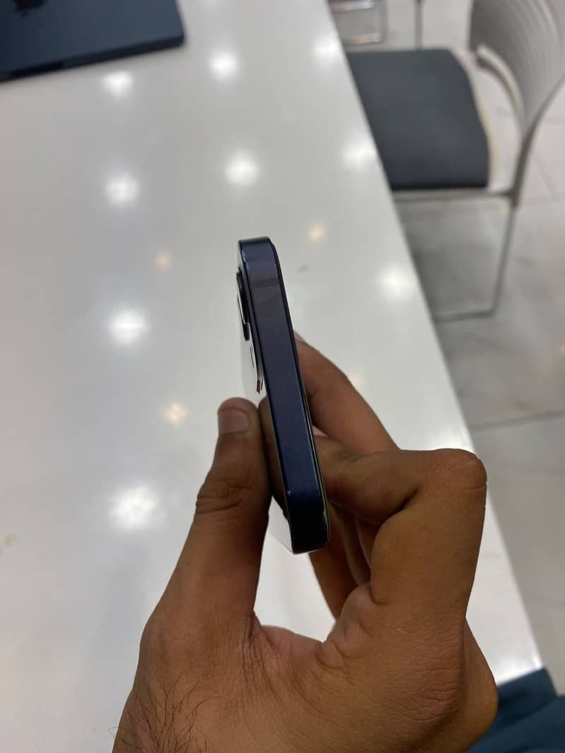 Apple iPhone 12 6