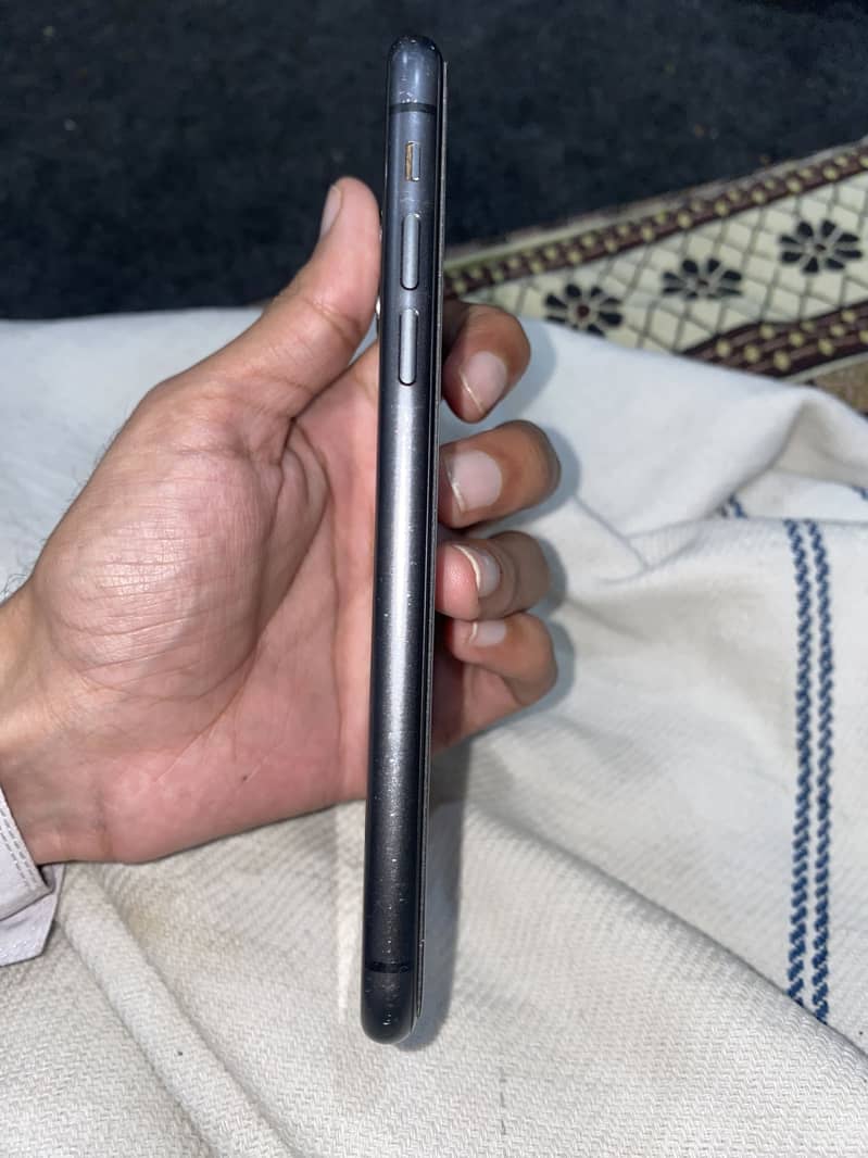 iPhone 11 3