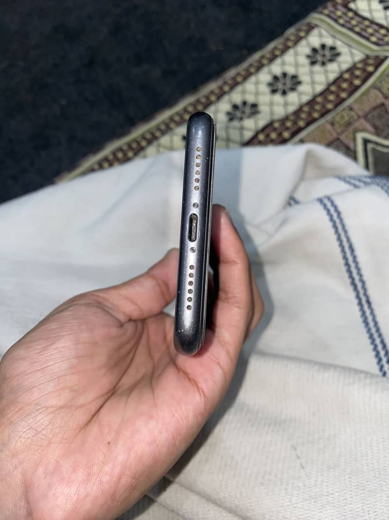 iPhone 11 7