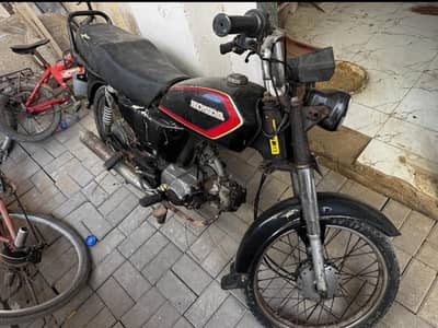 1984 Honda Model CD 70 convert into CDI Own my name. Lahore No. LHK