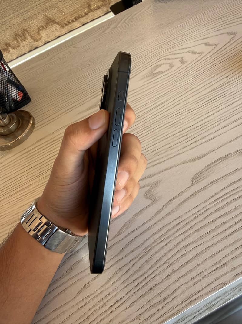 Apple iPhone 15 Pro Max 2