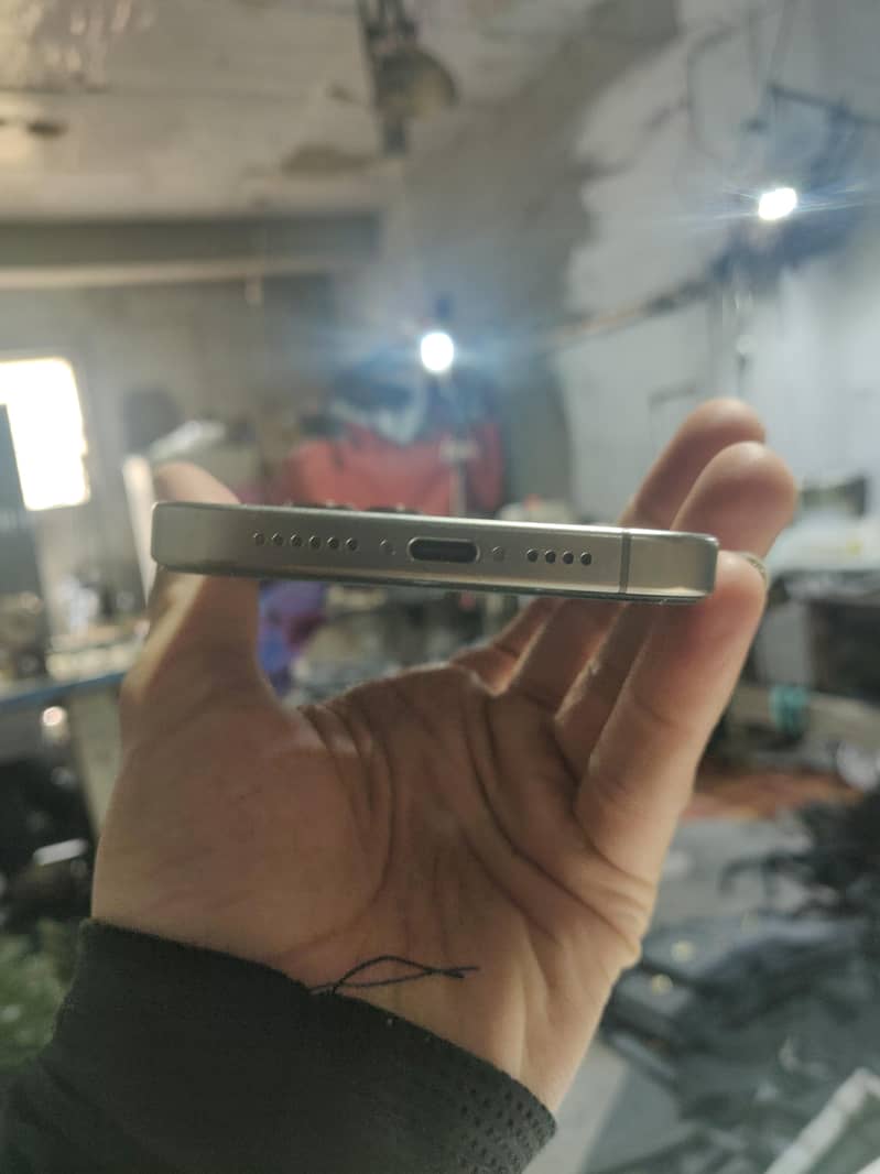 Apple iPhone 15 Pro Max 5