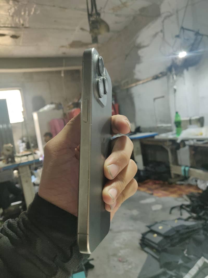 Apple iPhone 15 Pro Max 6