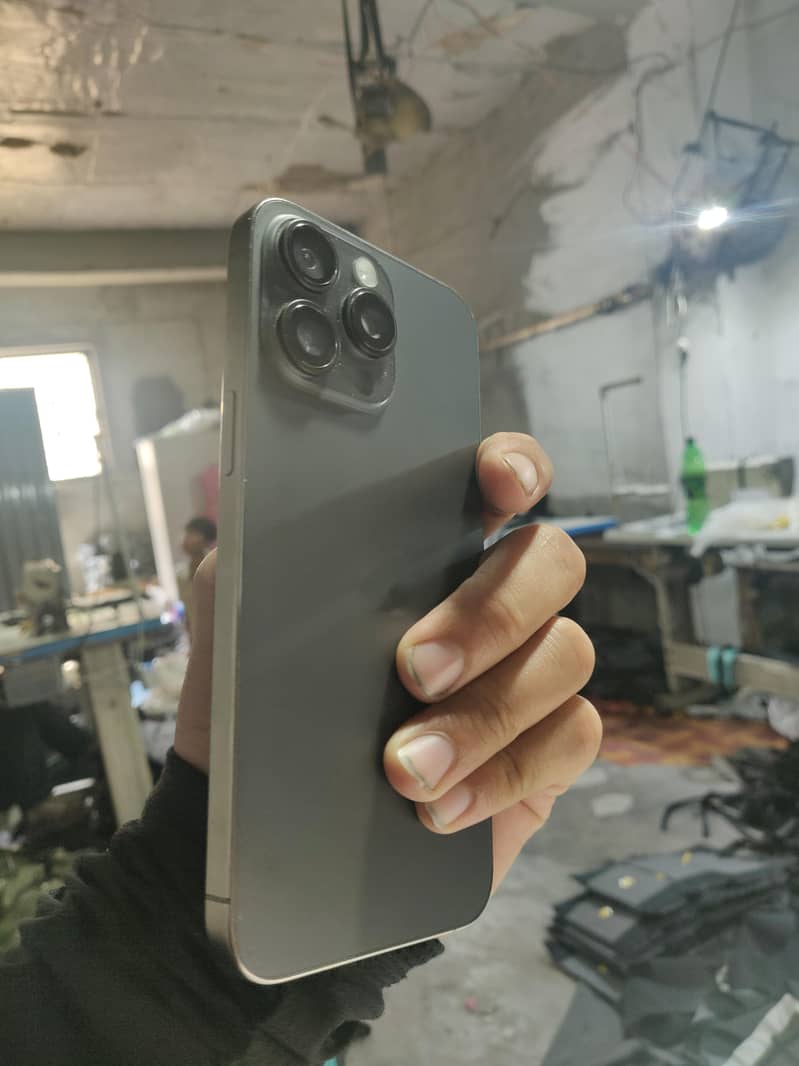Apple iPhone 15 Pro Max 8