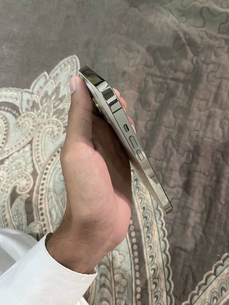 Apple iPhone 14 Pro 1