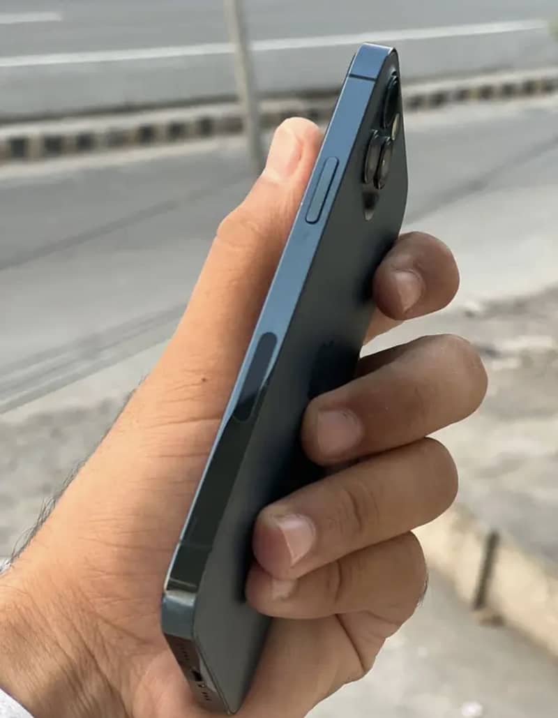 Apple iPhone 12 Pro 2