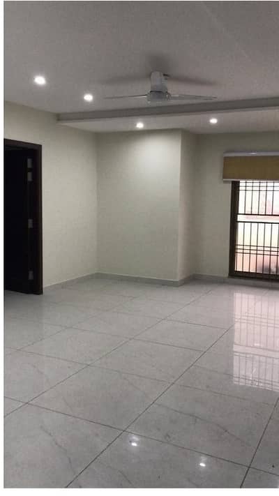 Brand New Building Semi Furnished Area 1100 Square Feet Floor Available For Rent Corporate Office On Main Boulevard Road Gulberg 3 Lahore