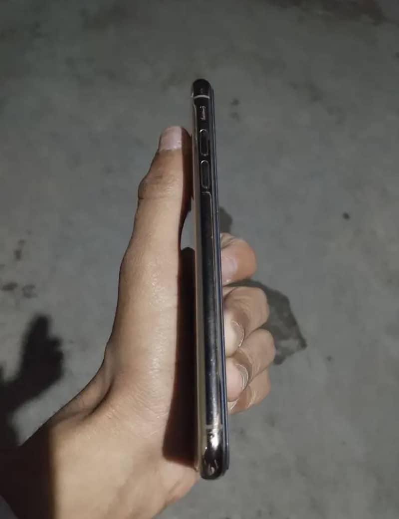 Apple iPhone XS 3
