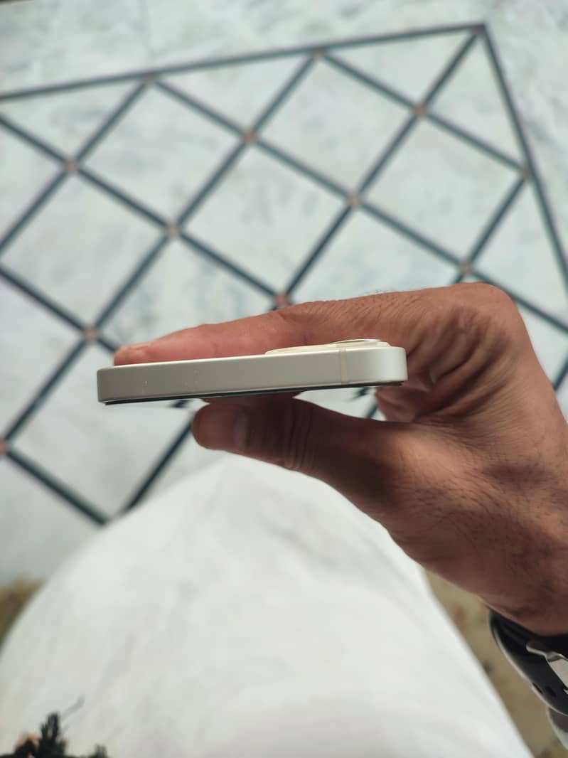 Apple iPhone 13 2