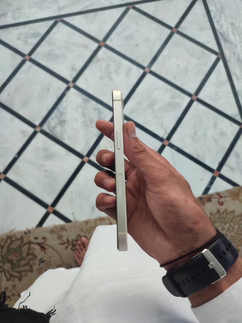 Apple iPhone 13 4