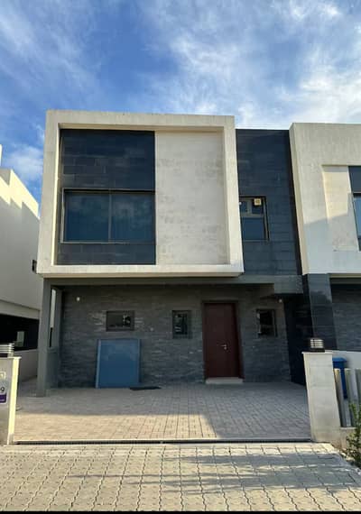 Urgent Sale 10 Marla Villa at Eighteen nearby Golf course