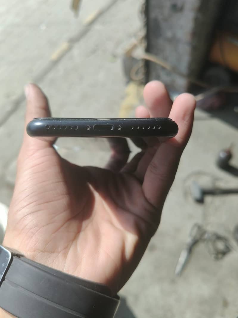 Apple iPhone SE 2nd Generation 1