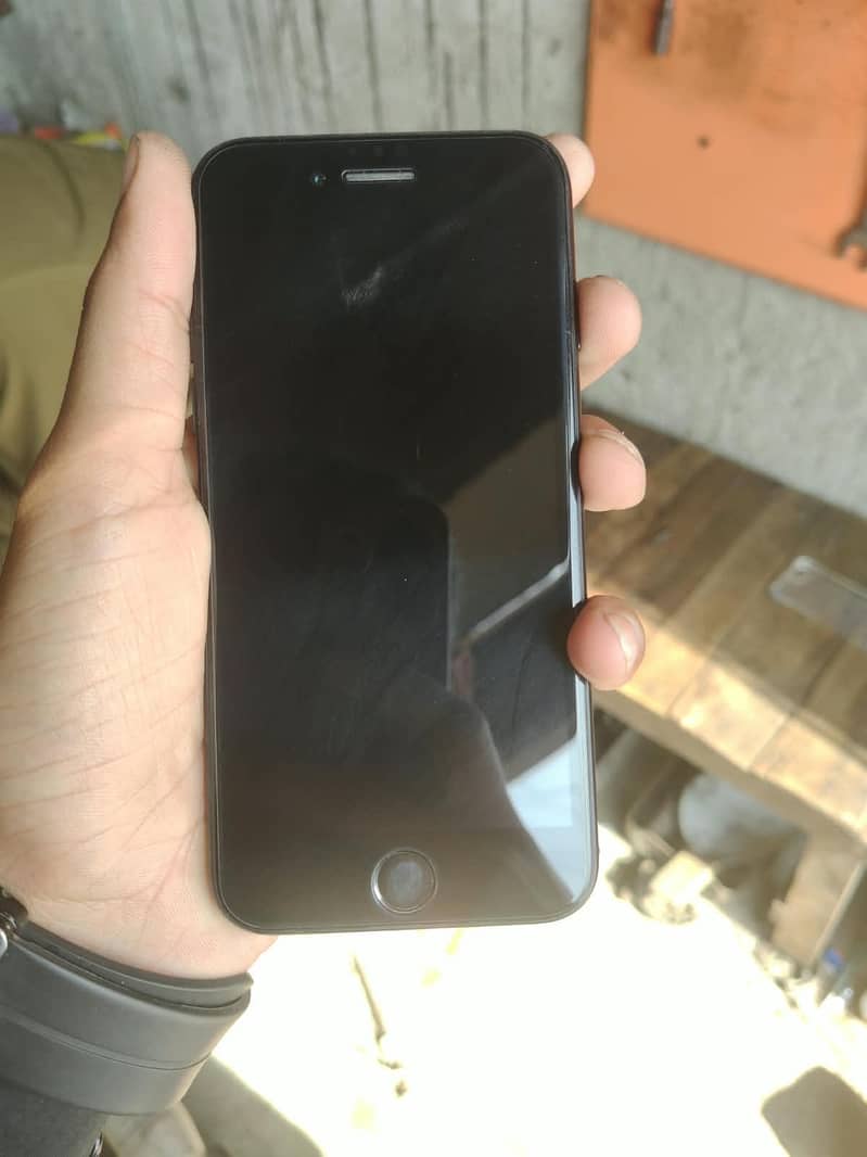 Apple iPhone SE 2nd Generation 4