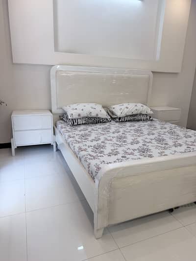 New designer bed set urgent sale