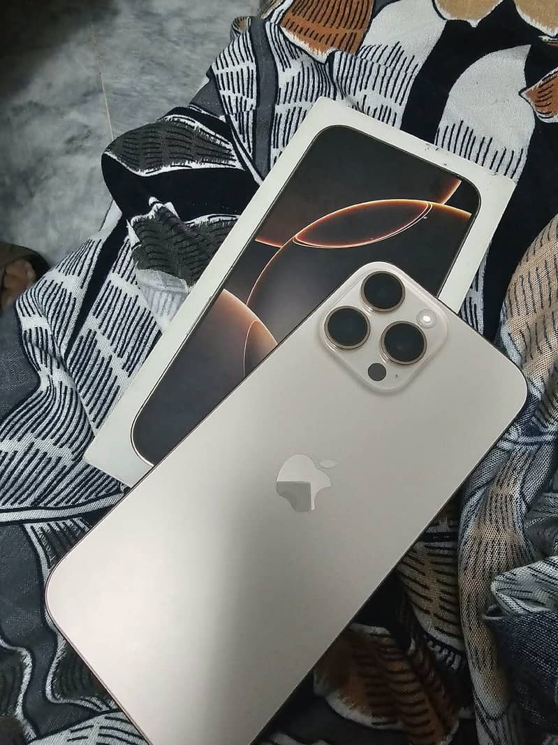 Apple iPhone 16 Pro Max 0