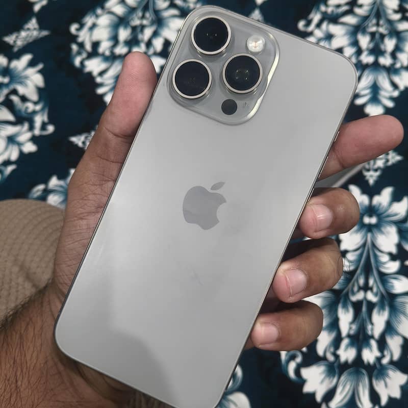 Apple iPhone 15 Pro Max 1