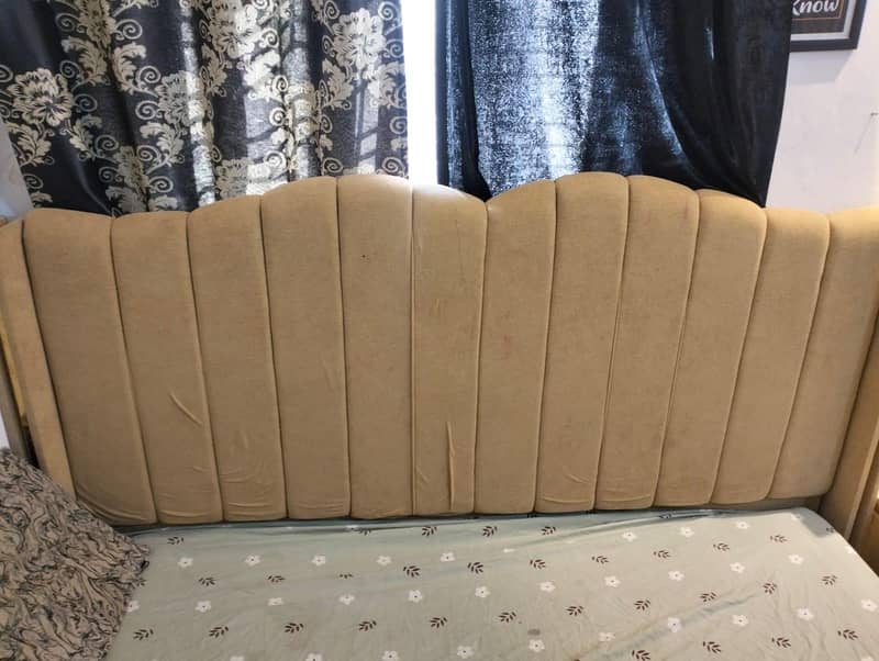 bed set with side table n miror 0