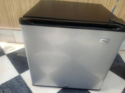 mini fridge for sale in good new condition 03025090192