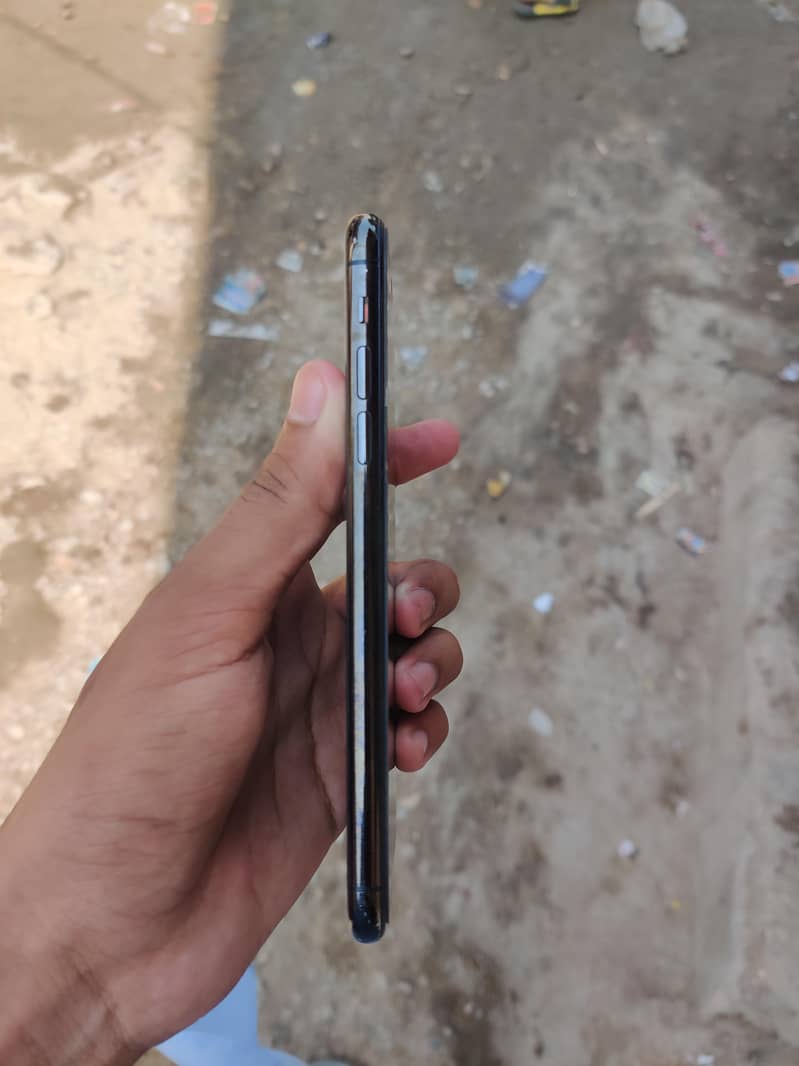 Apple iPhone 11 Pro Max 3