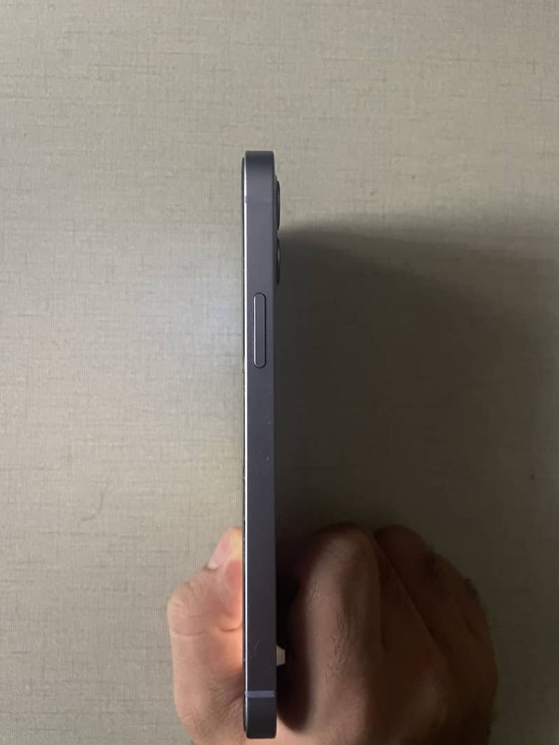 Apple iPhone 12 3
