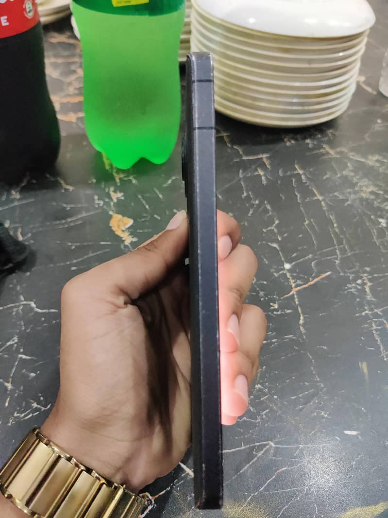 Sharp Aquos R8s pro 1