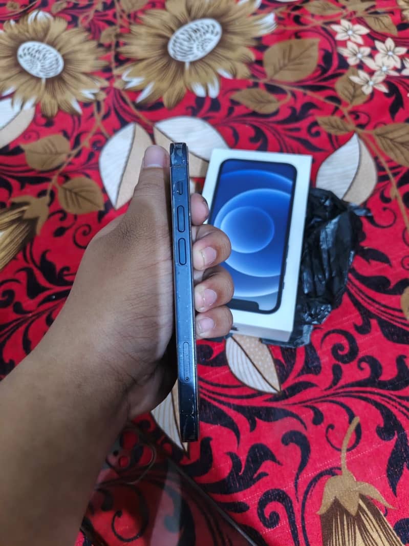 Apple iPhone 12 mini 10/10 condition 3