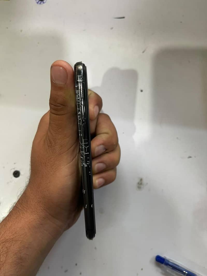Apple iPhone XS 5