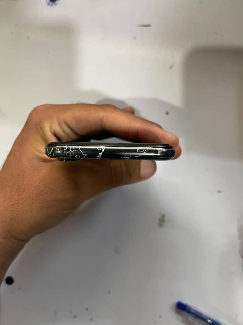 Apple iPhone XS 7