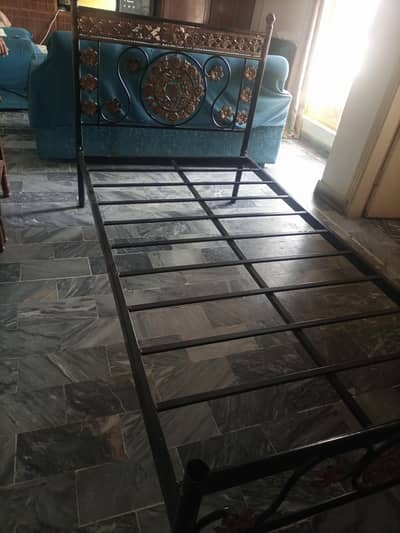 iton single bed .