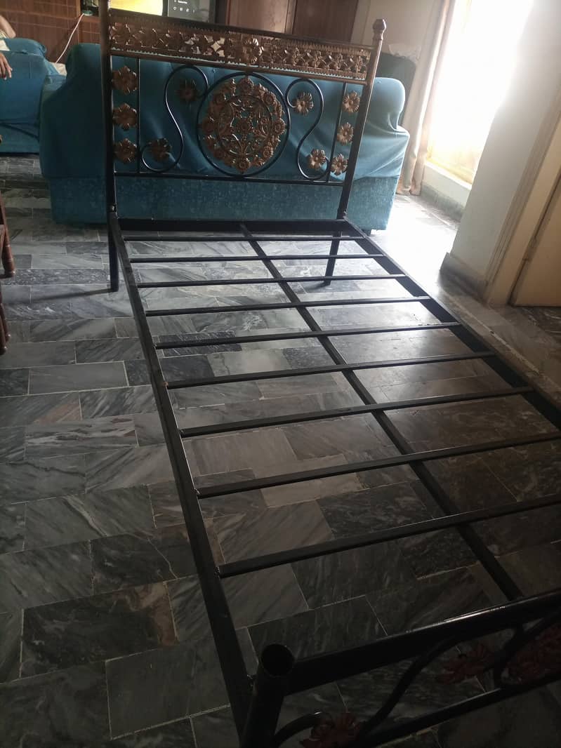 iton single bed . 0