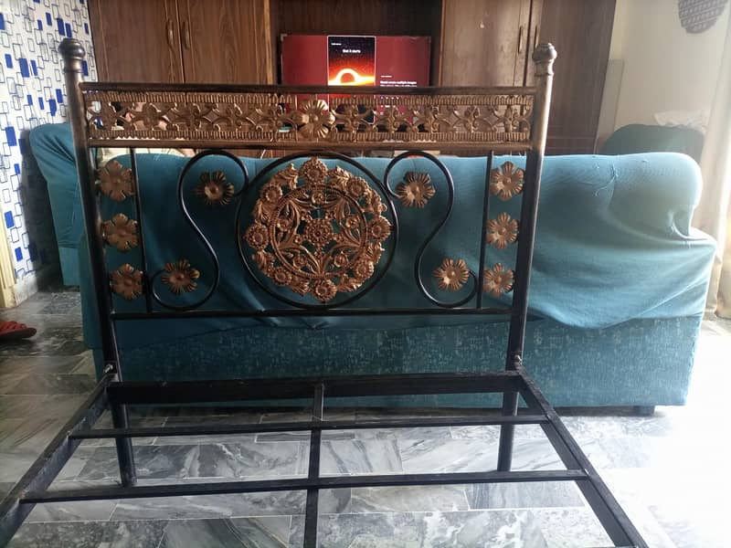 iton single bed . 1