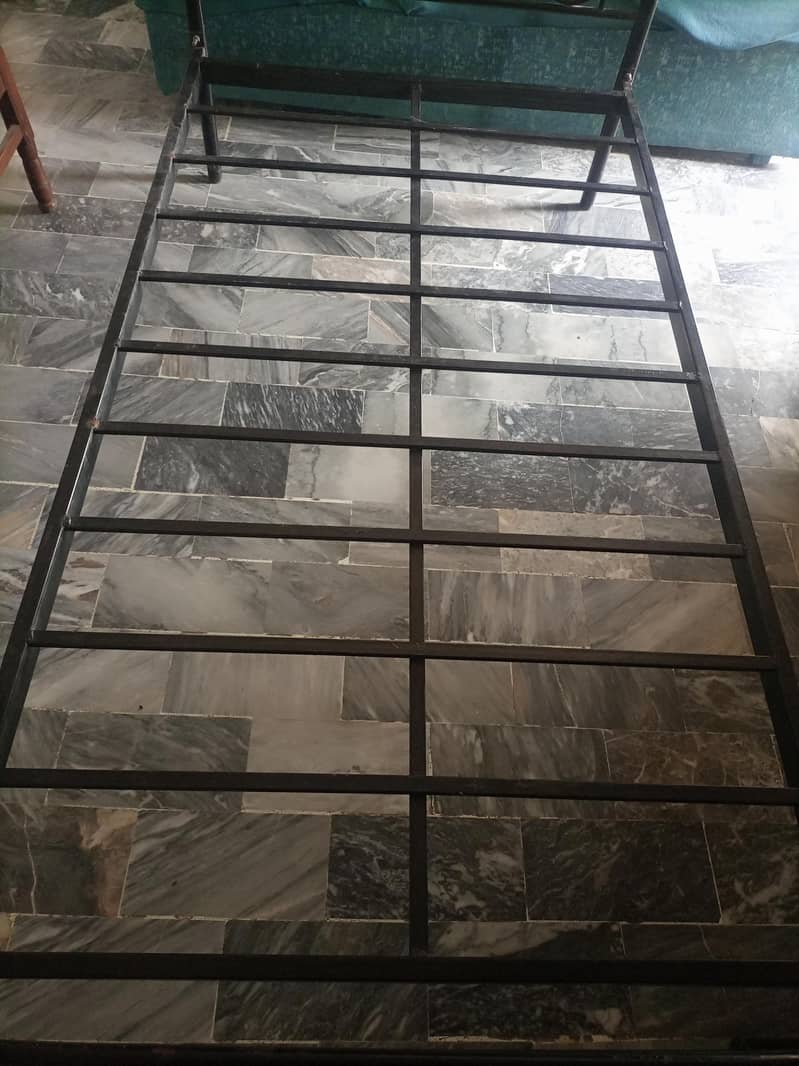 iton single bed . 2