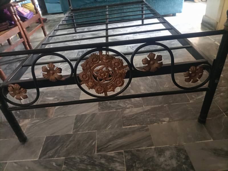 iton single bed . 3