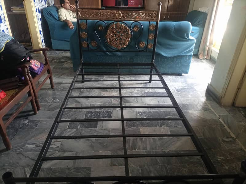 iton single bed . 5