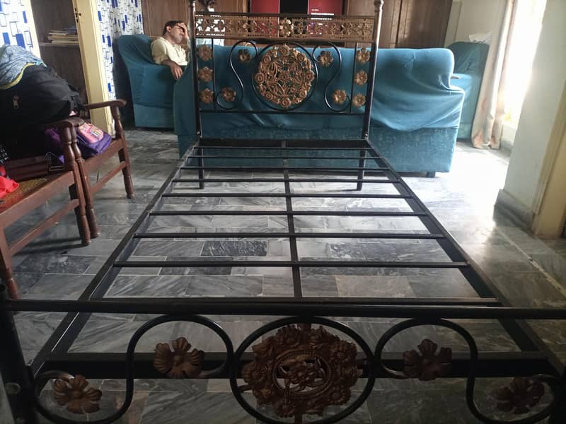 iton single bed . 6