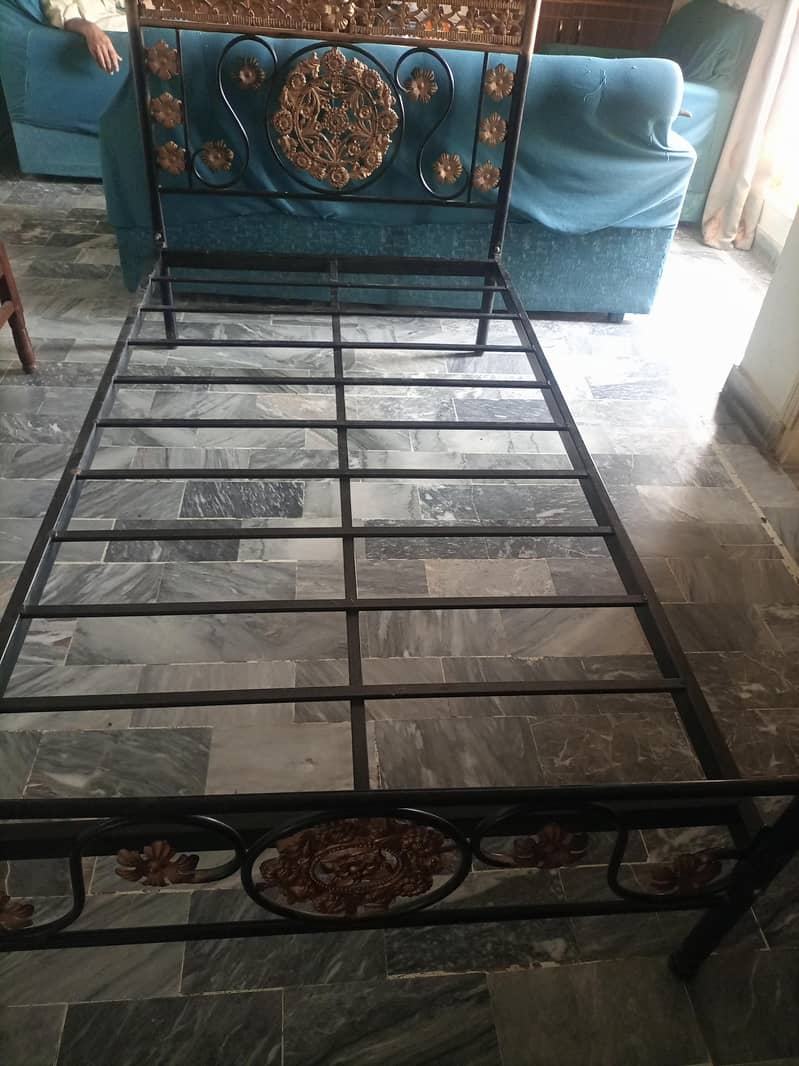 iton single bed . 7