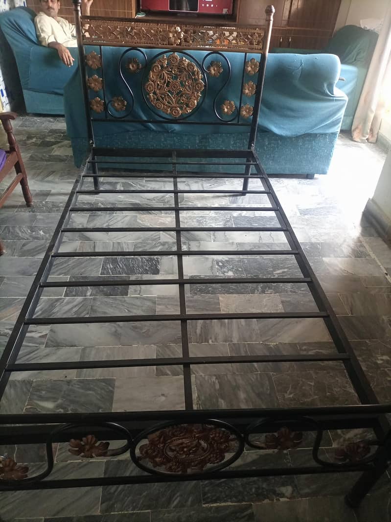 iton single bed . 8