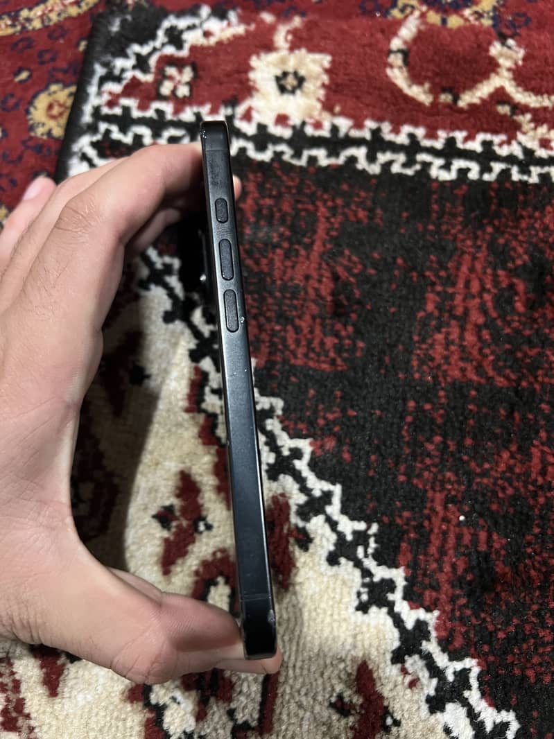Apple iPhone 16 1