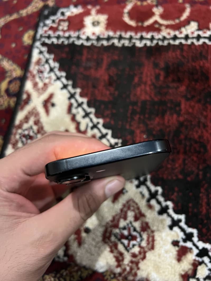 Apple iPhone 16 2