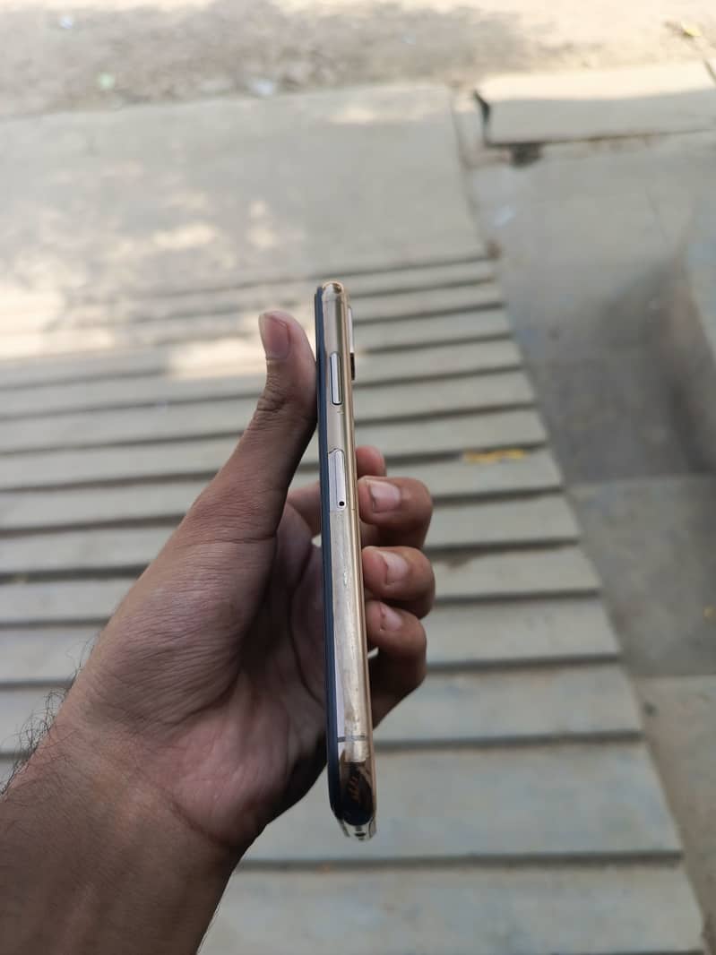 Apple iPhone XS 0