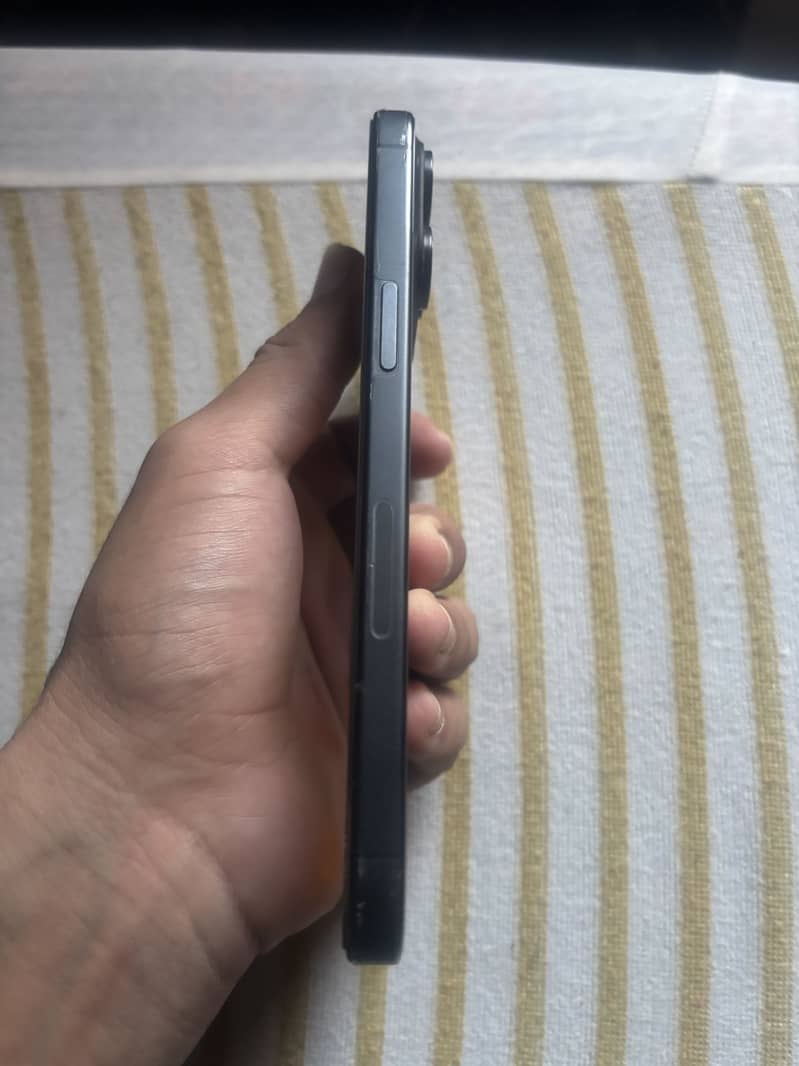 Apple iPhone 15 Pro Max 1