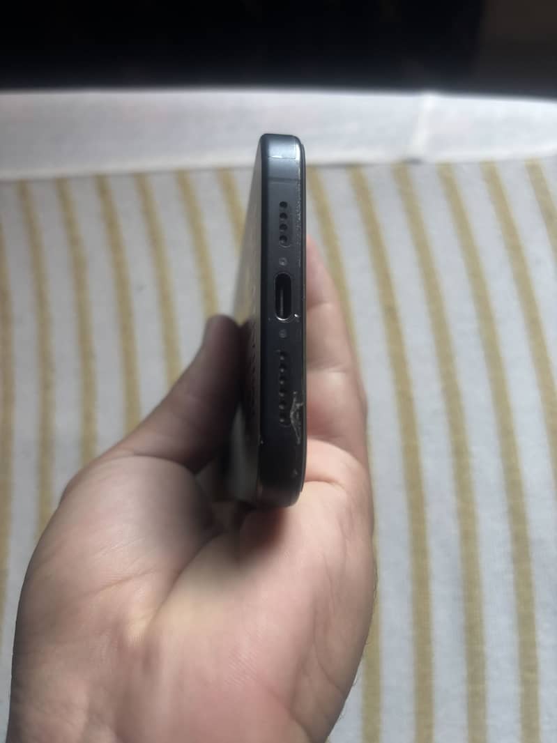 Apple iPhone 15 Pro Max 6