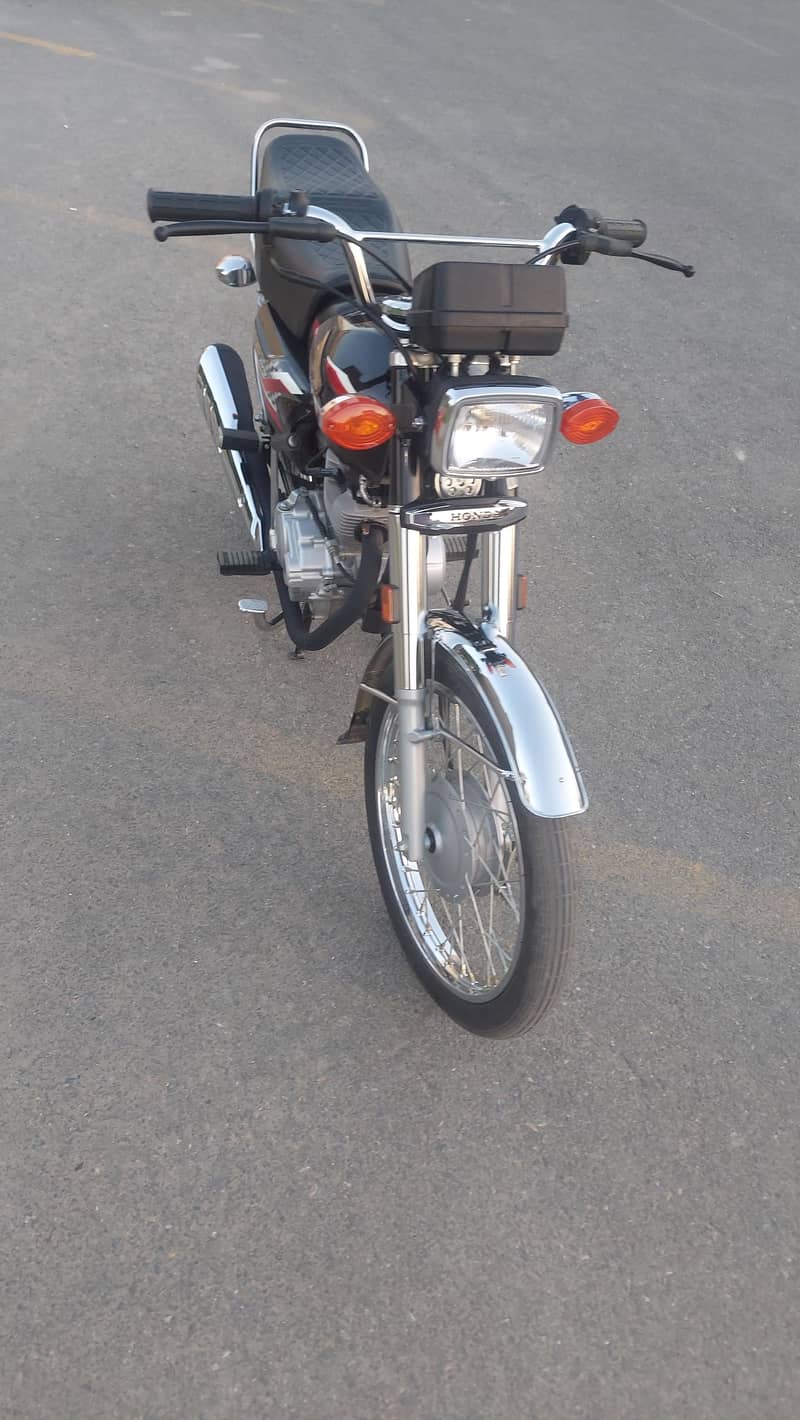 new bike showroom zero meter condition - Standard Bikes - 1120555728
