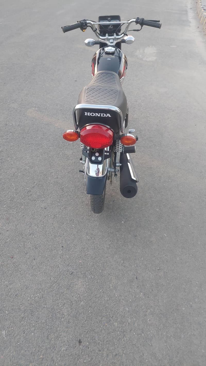 new bike showroom zero meter condition - Standard Bikes - 1120555728
