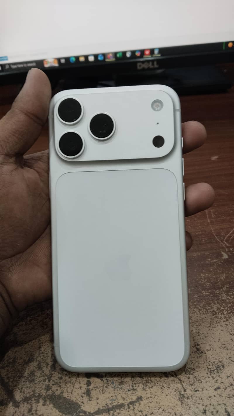 Apple iPhone 17 Pro Max 0