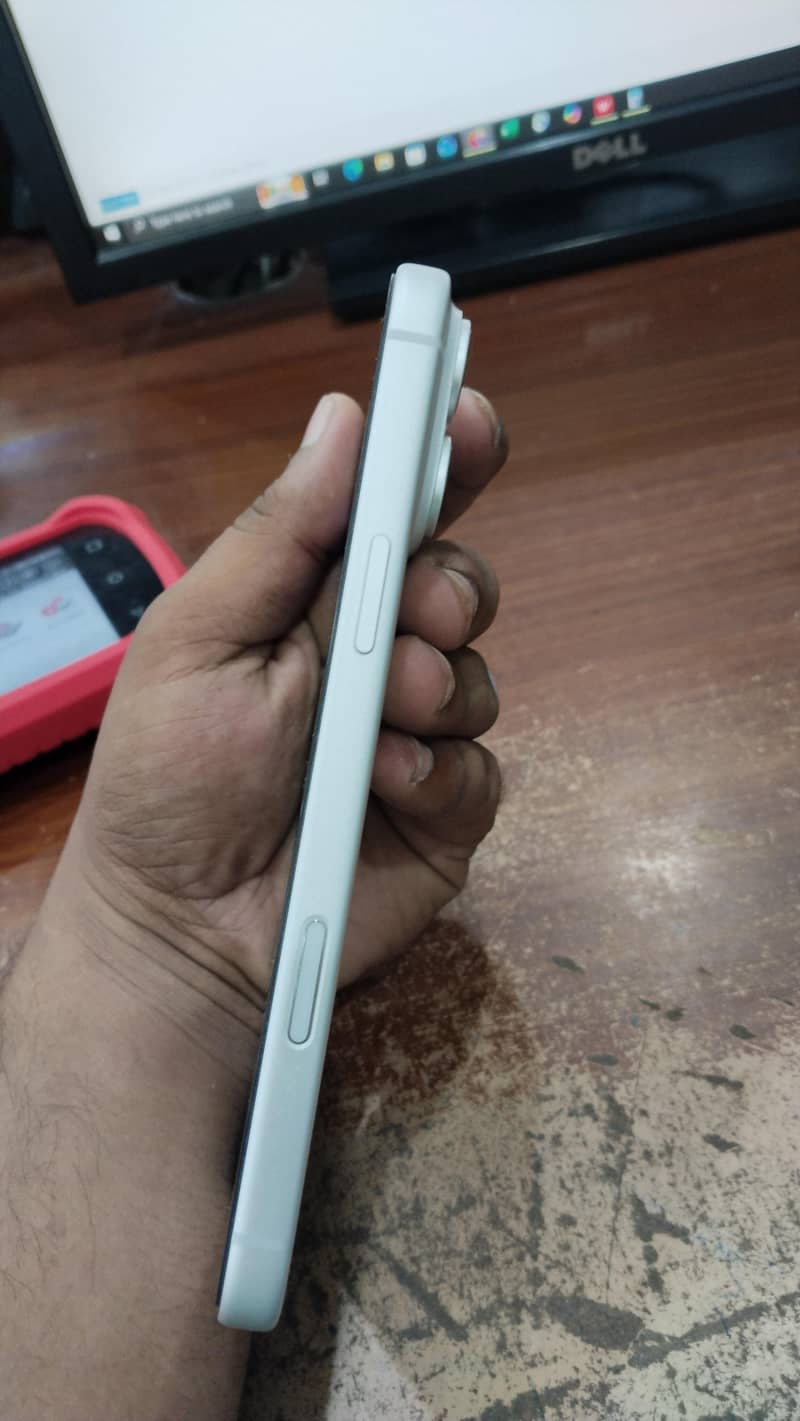 Apple iPhone 17 Pro Max 4