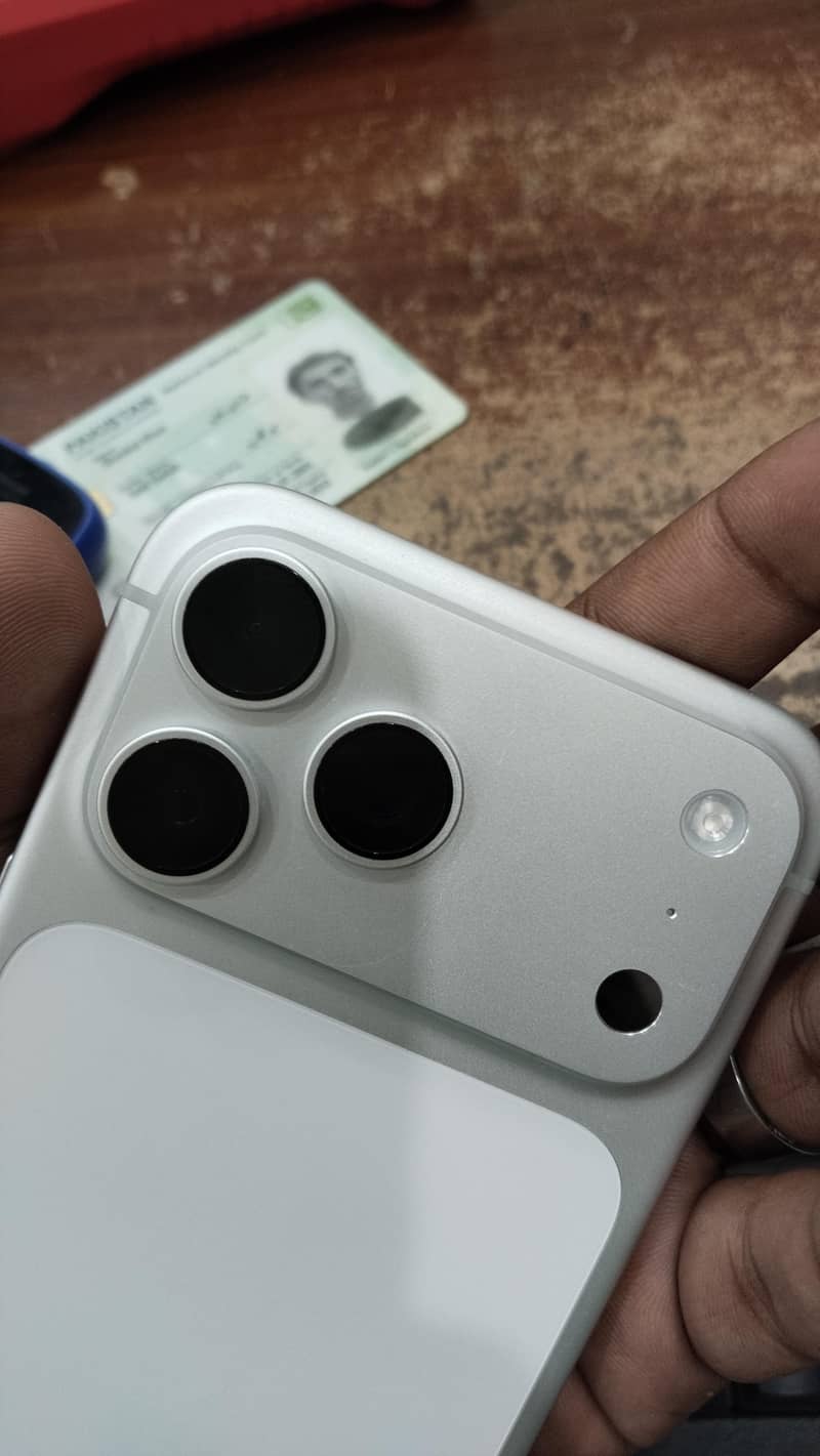 Apple iPhone 17 Pro Max 6