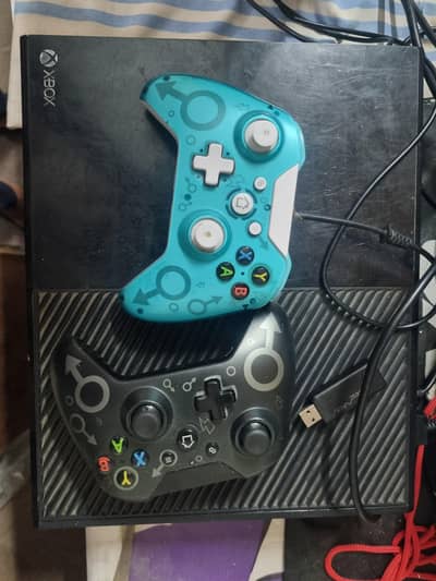 Xbox one with 2 controllers