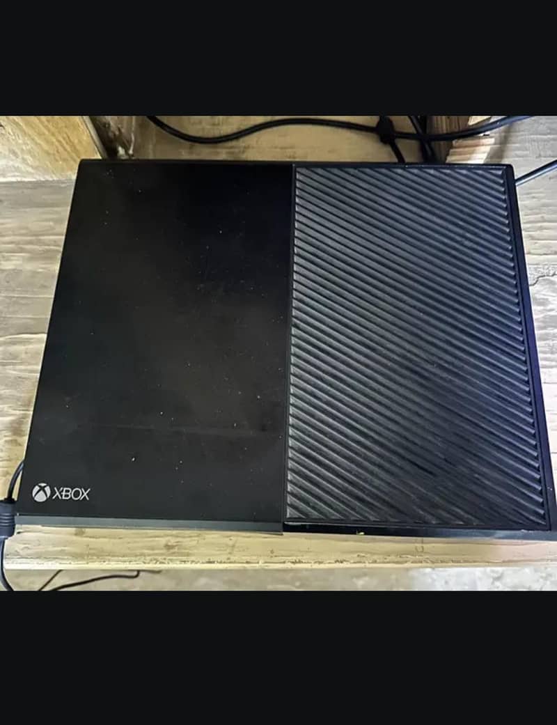 Xbox one with 2 controllers 1