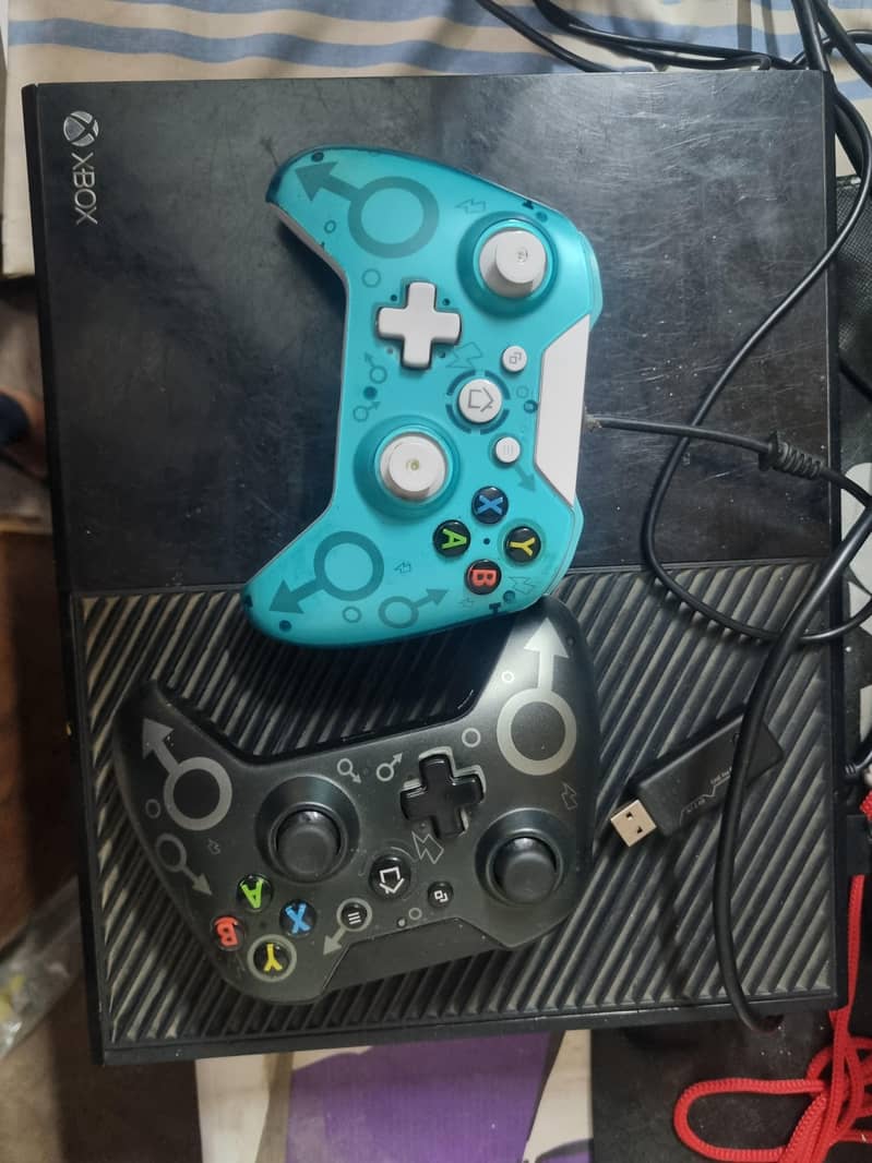 Xbox one with 2 controllers 3